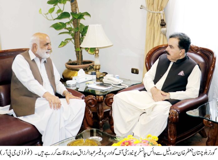 گورنر بلوچستان شیخ جعفر مندوخیل سے گوادر یونیورسٹی کے وائس چانسلر سے ملاقات، فوٹو بشکریہ ڈی جی پی آر