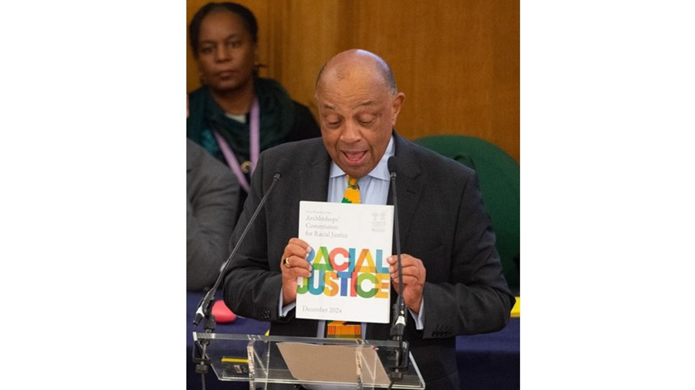 بوآٹینگ 2025 میں ’نسلی انصاف‘ پر گفتگو کرتے ہوئے، جبکہ وہ صیہونی افواج کے نسلی ظلم کی حمایت کر رہا ہے
