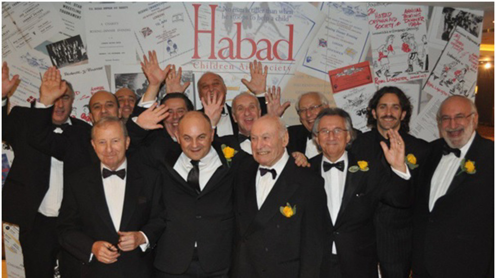 لیون لیبوف (دوسرے نمبر پر بائیں سے)
